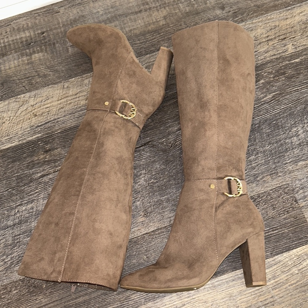 🔥 Trending Fall Favorite — Jones New York ‘Katarina’ Microsuede Boots | EUC - Picture 5 of 10
